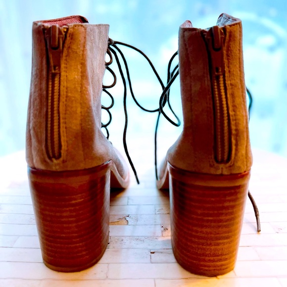 Tres Sexy Size 7.5 Jeffrey Campbell ‘Cors’ peep-toe booties! - Picture 7 of 8